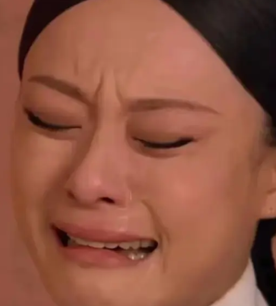 当前，县城的大龄剩女一抓一大把，在婚恋市场一点也不香了，开始着急了！
今天，听一