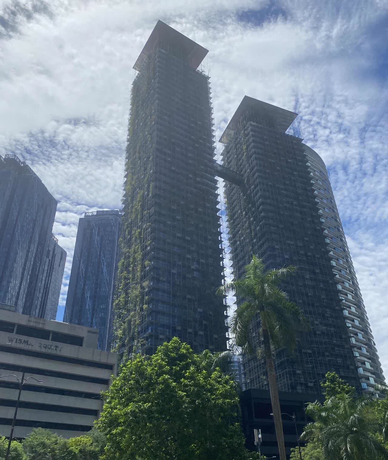 社会中某些原本不为人所共知的运行规则与过于强大的网络搜索能力之间存在着不可调和的