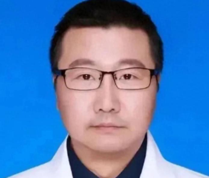 南京肿瘤医院一名医生被曝光，原来在过去14年里，他偷偷为一些支付不起费用的病人垫