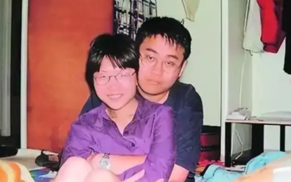 2005年，清华女硕士陈丹蕾，深夜趁丈夫熟睡时，拿出手枪朝着丈夫后脑扣动扳机，一