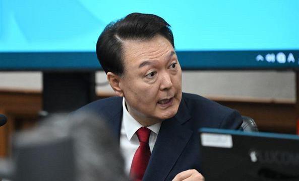 尹锡悦真不行了？明天却要亲自去











啥情况？尹锡悦律师说他虚弱