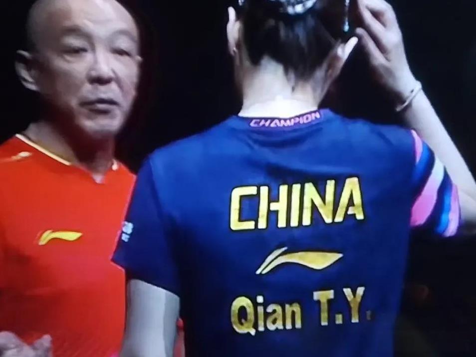 肖战指导上场，钱天一/薛飞组合开门红。
#秋日生活打卡记# 
钱天一/薛飞组合光
