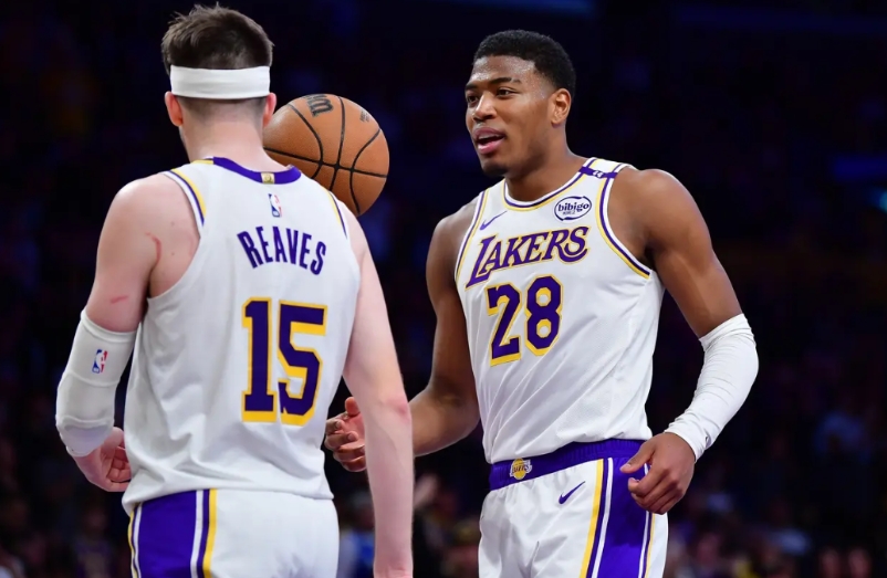 八村塁交易保护了？

湖人打完灰熊后，将会前往客场对阵鹈鹕和马刺，里夫斯和八村塁