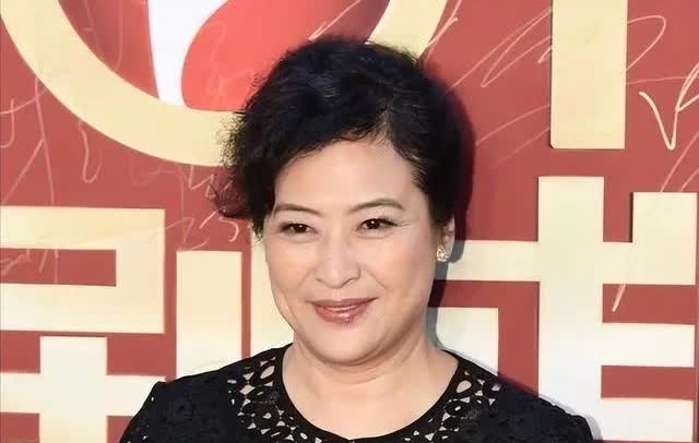 许娣，国家一级演员，嫁给初恋45年，工资全部上交，甘做“夫管严”，却活成人生赢家