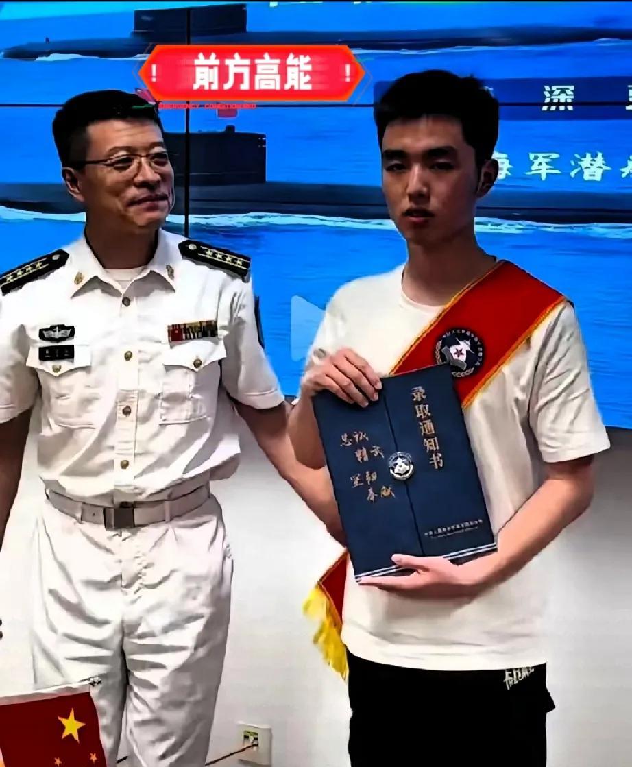 这小伙子，够硬气！  
别人高考志愿表填得满满当当
生怕滑档，他倒好——就一个