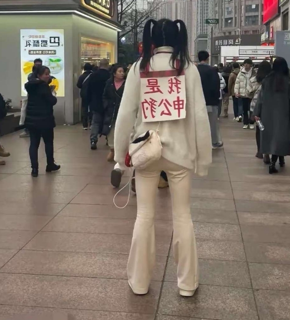 背影很像申公豹！大家觉得像不像？
