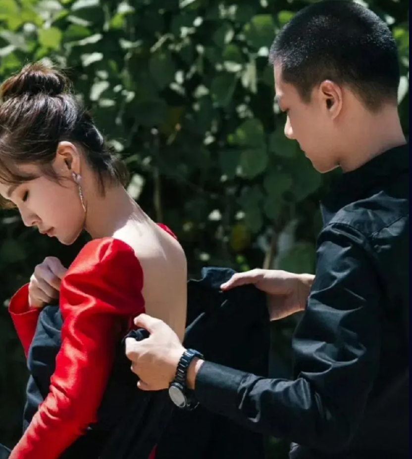 现在全网最幸福的人应该是张佳宁了，恐婚的她终于不恐婚了，在真爱面前，年龄差完全不