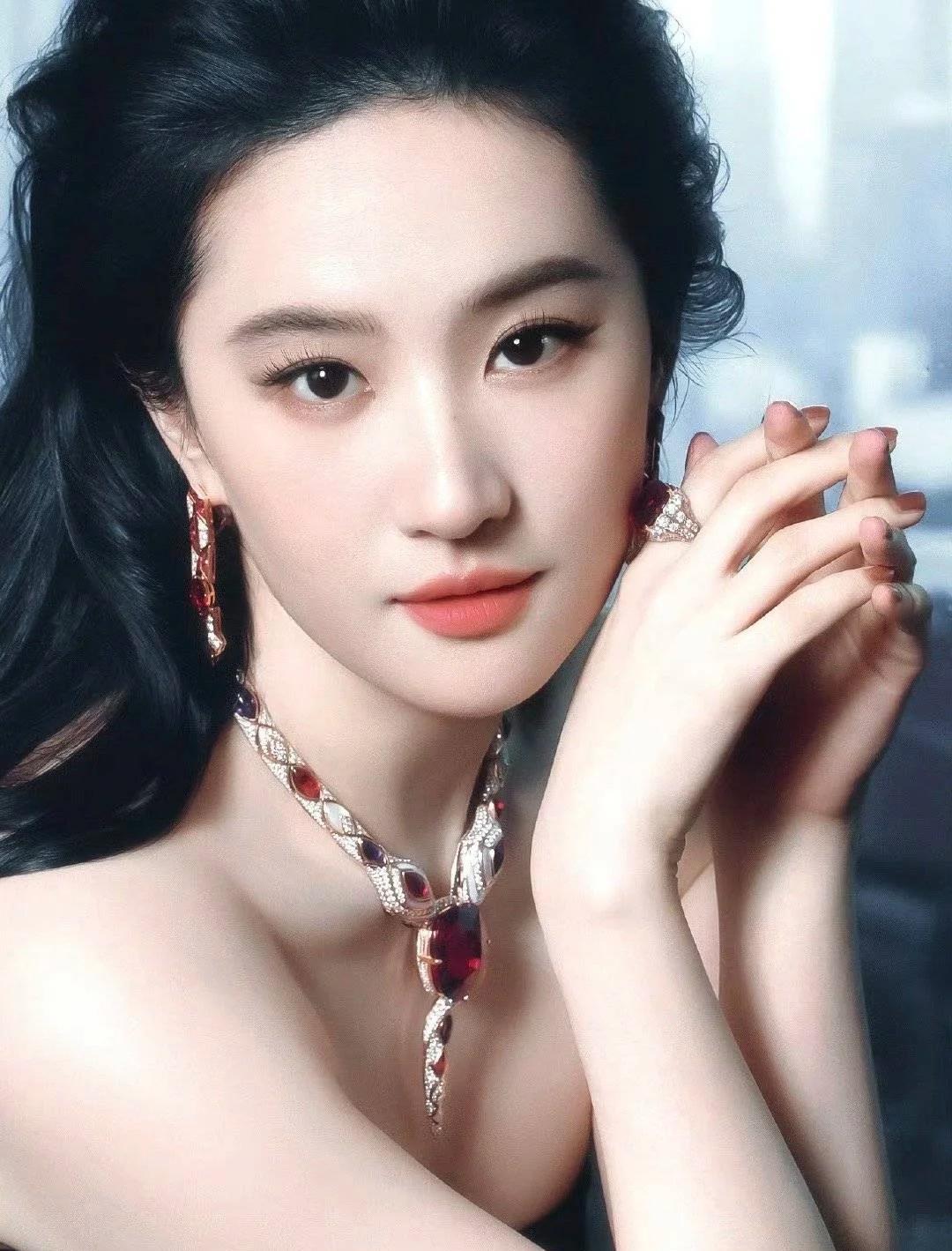 刘亦菲真的没有那么小气，
如果她真的生气的话红毯她都不会去的，而且还是推掉了LV