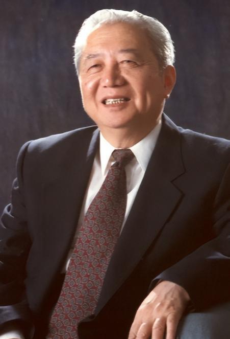 2001年，美国将一批淘汰的机器高价卖给中国，导致我国亏损好几亿，就在美国准备看