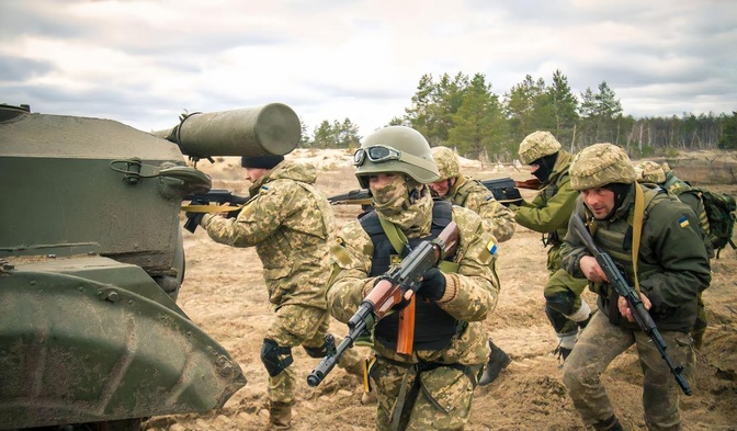 俄乌大决战将至，特朗普发火，美军高层建议：为中国，舍弃乌克兰。



2025年