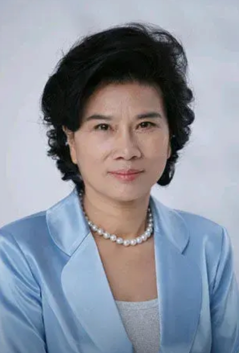 董明珠的口碑为啥这么差了？要知道前些年她可是中国最顶级的女企业家，受到众人敬仰的
