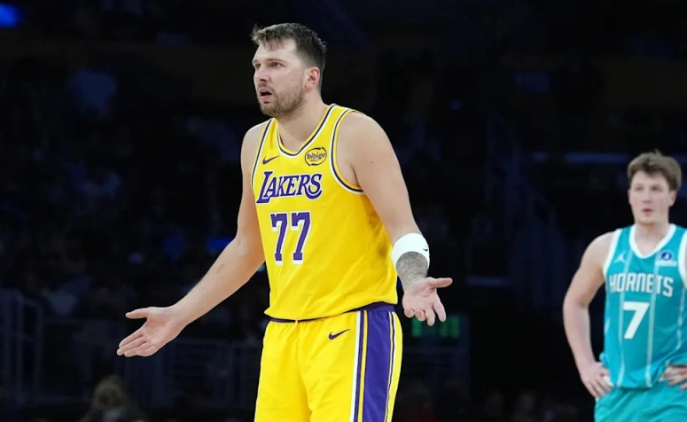 湖人球迷怪东契奇我更难理解，鉴于之前部分湖人球迷拿英格拉姆当个宝似的，东契奇态度