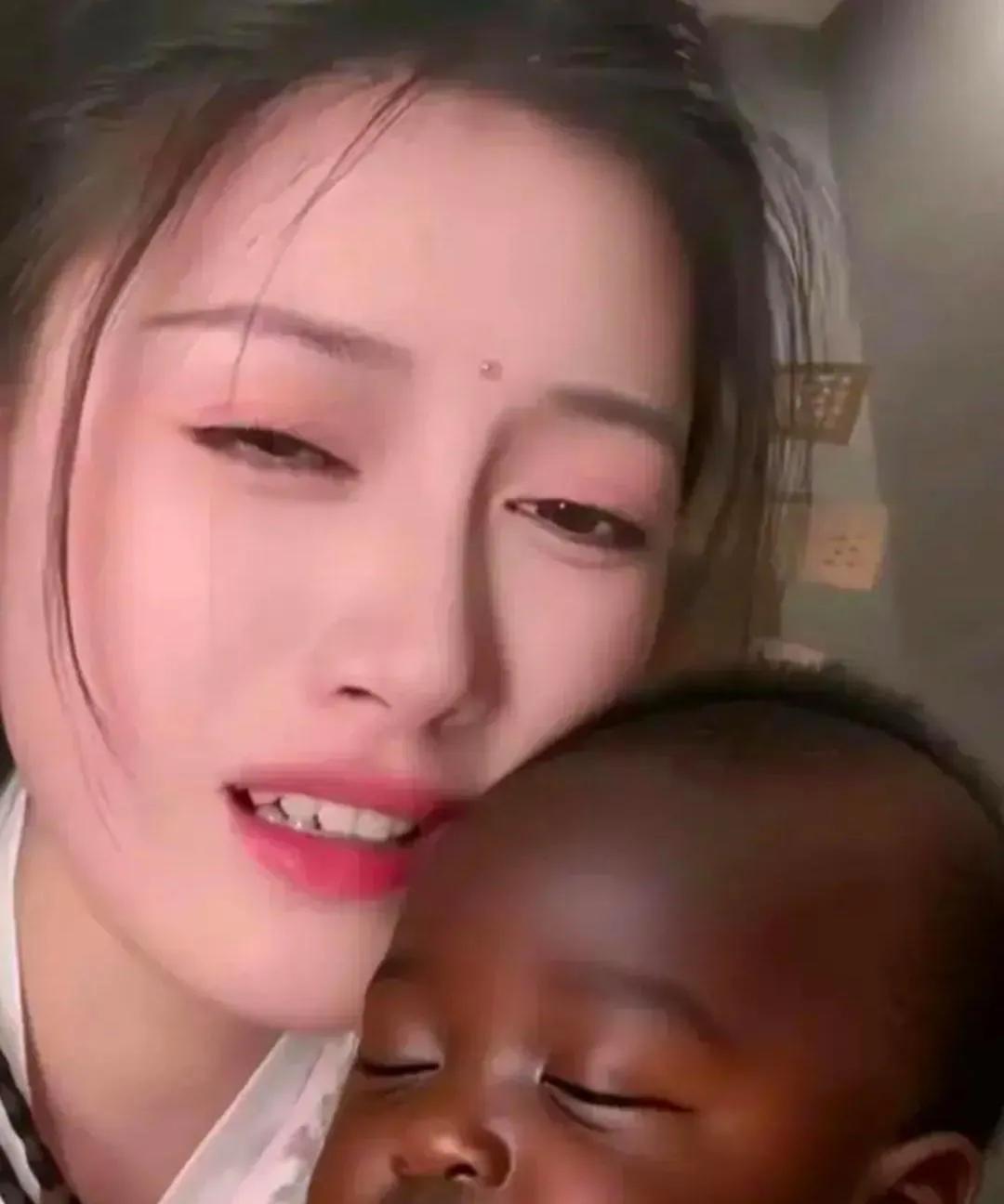 基因的倔强非洲基因有多“强势”？
姑娘在大学期间认识非洲留学生，婚后生下宝宝傻哭
