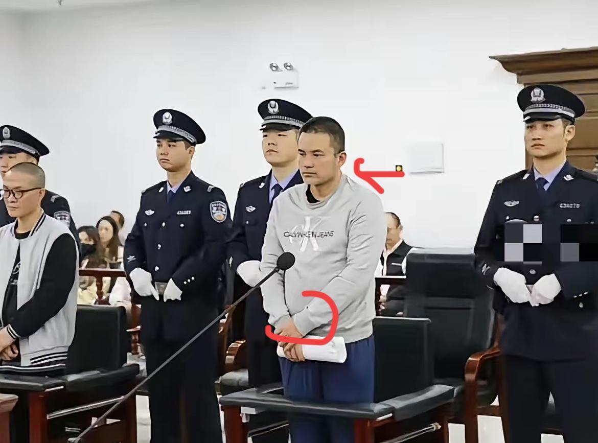 记住这个名字，刘翔峰，
就算他化成灰也记得这张脸，今天法院一审宣判了，却只判处刘