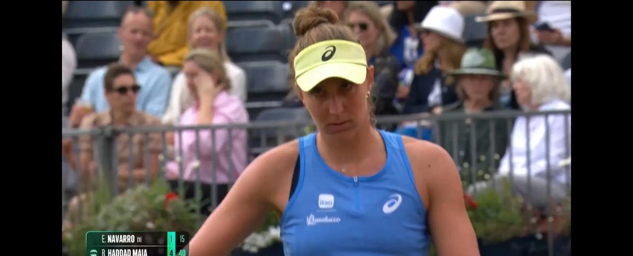WTA500赛英国伦敦站女王杯草地赛女子单打第二轮，巴西选手玛雅第一盘以6：1大