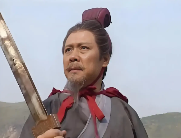 三国演义里面的刘备，要是按照史书上刘备的真实形象拍出来，那才是真正的昭烈皇帝。刘