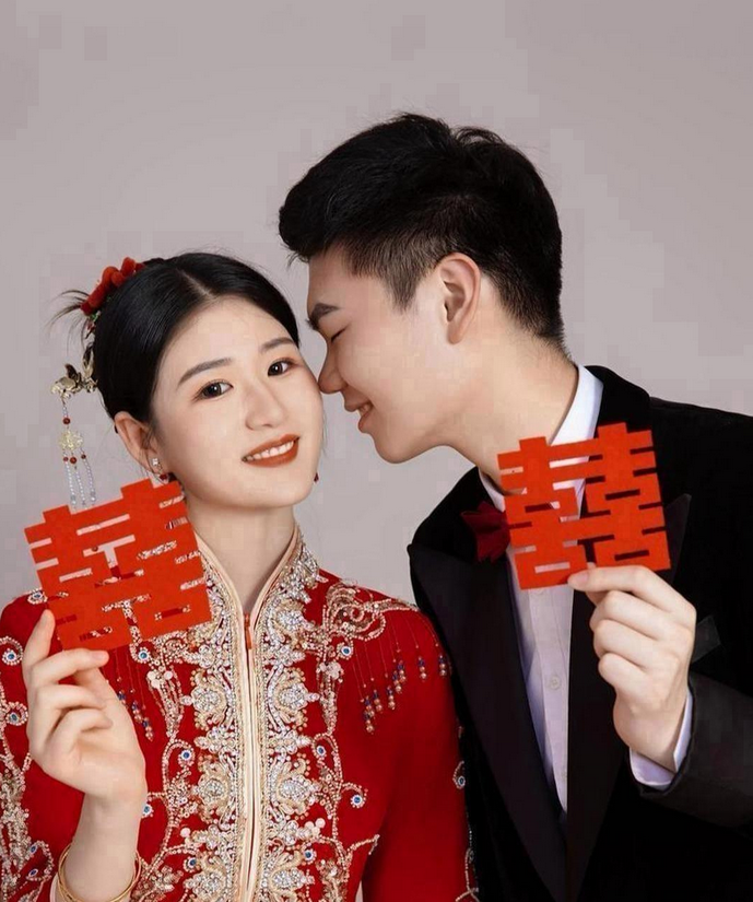 新娘婚前转积蓄，新郎怒摔花离场