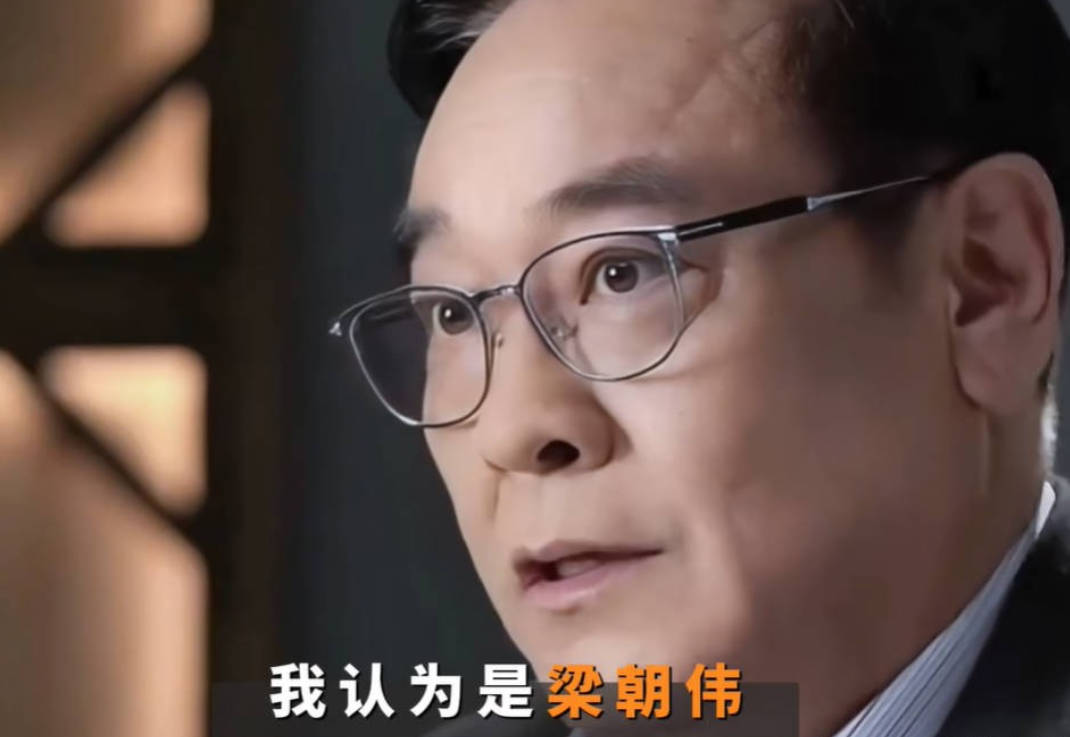 导演尔冬升说，梁朝伟比周星驰难相处多了，很多时候他比周星驰还孤僻内向