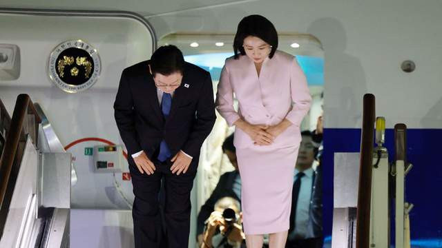 李在明夫妇访问日本美国结束！58岁夫人也爱扮嫩，比金建希有气质