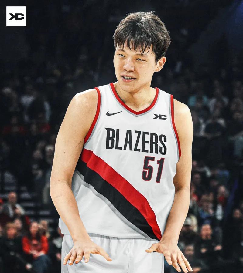 更强壮版本申京！
开拓者队记把杨瀚森比作是更加强壮版本的申京。
两人的打法确实有