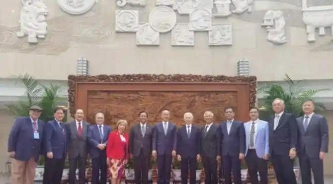 菲律宾访华五个没想到











哎哟喂，真是活久见！之前跟中国硬着脖