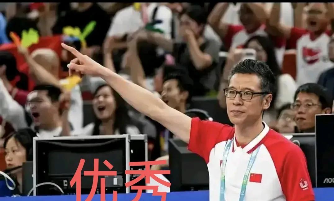 李笋南，中国大运会女篮主教练，唯一一位带领中国篮球拿到世界卫冕冠军的教头，这样的