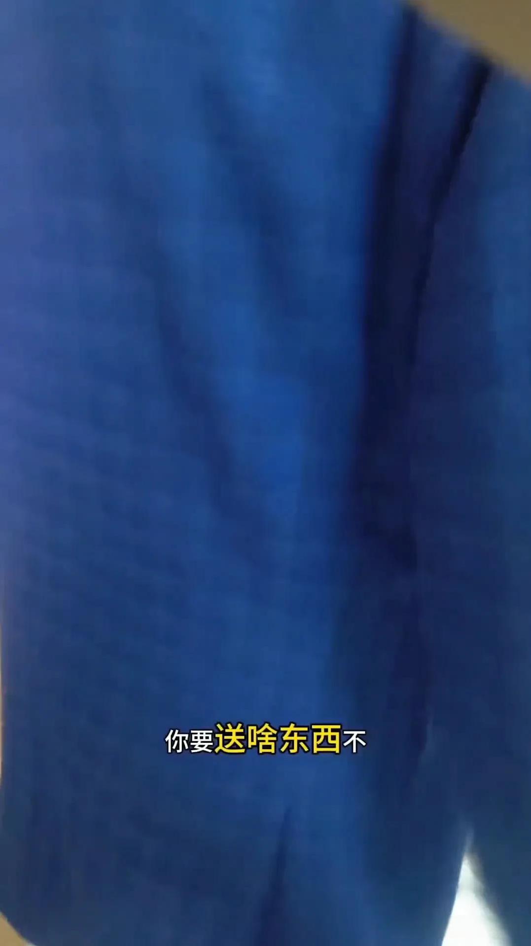 爸爸去了谢浩男寝室，吓得室友连夜大扫除[呲牙]
就知道谢爸舍不得离开，还在南京嘞