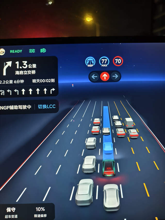 给2025全新p7提点小建议
1.转向灯：太小了，建议可以ota或者其他方式改为