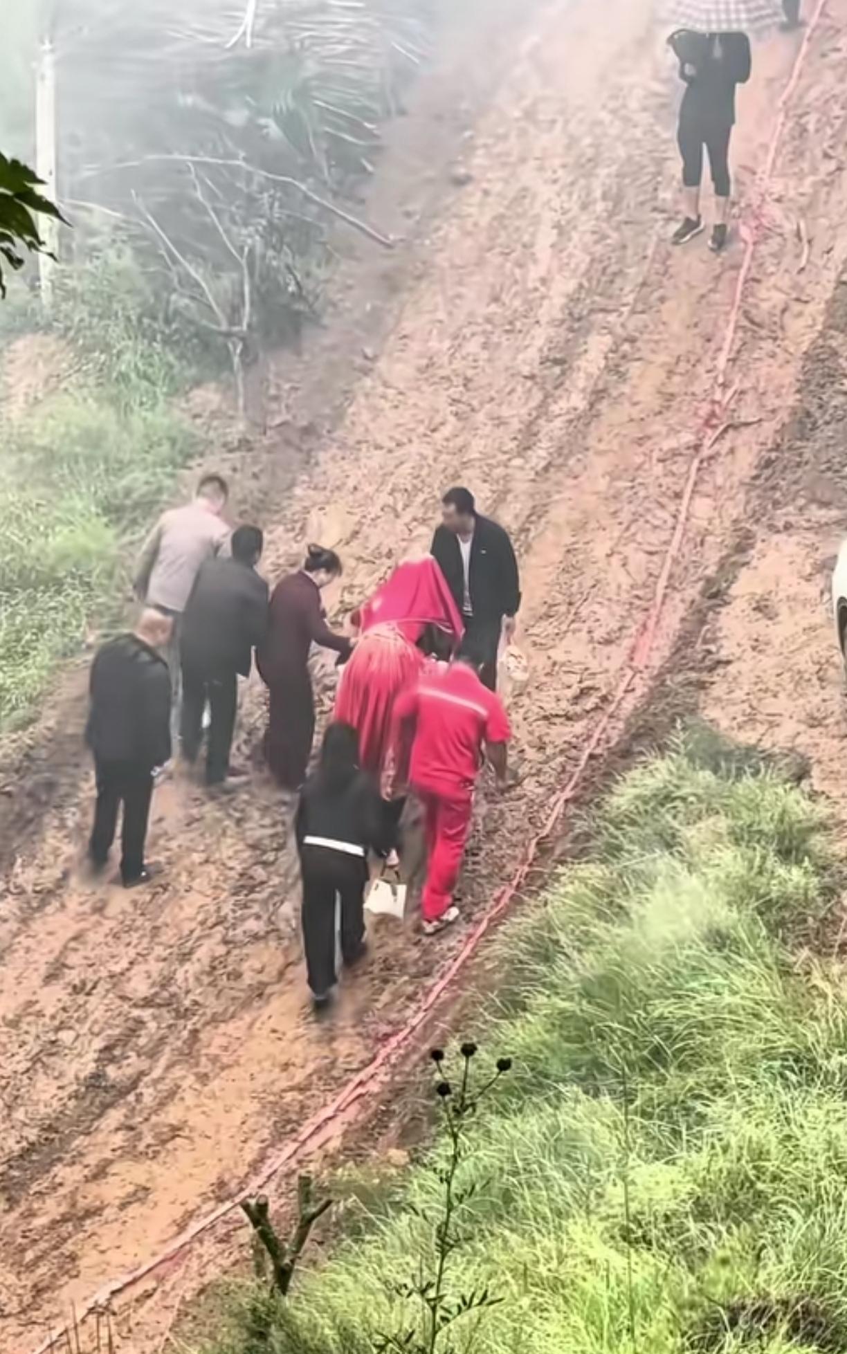 嫁那里不好飞要嫁这种地方连路都没有