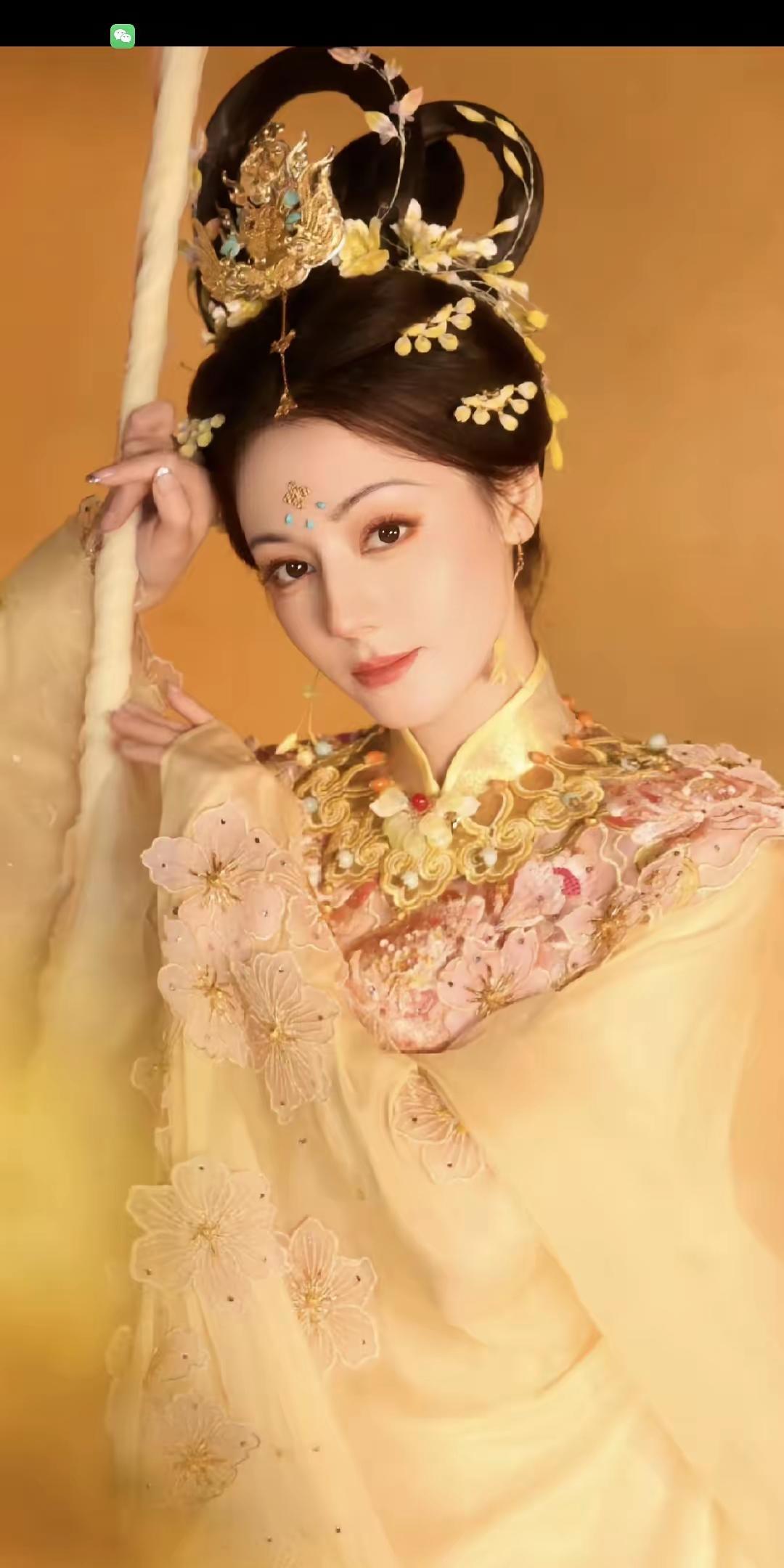 天啊！谁懂这张照片的含金量！
看到这张照片时，之前对迪丽热巴的偏见一下子消失了！