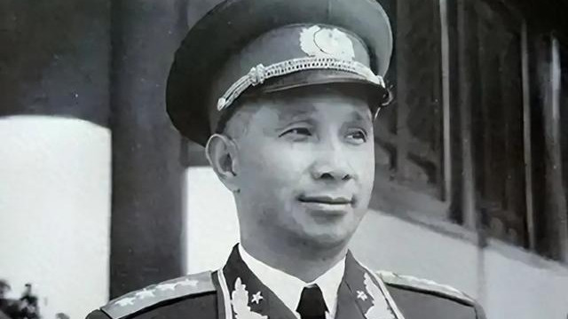 红军营长中弹牺牲，粟裕沉痛无比，不料，40年后营长突然上门拜访