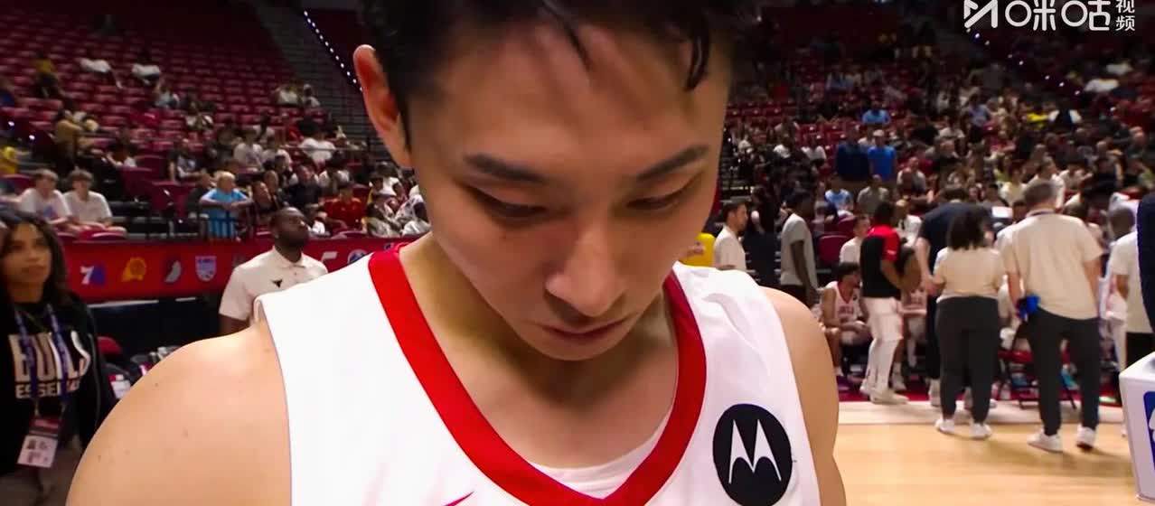 徐杰在亚洲杯对手河村勇辉，nba打爵士20+10，像玩一样，享受节间电视专访，末
