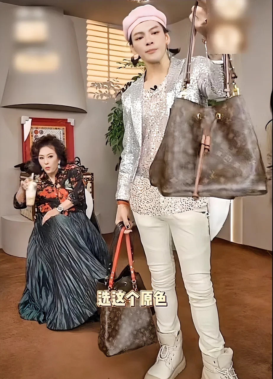 向佐直播卖货放飞自我











不敢相信！曾经的功夫小子向佐，如今竟