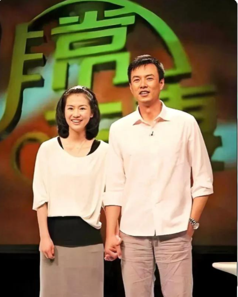 娱乐圈中最低调的一对夫妻，虽然默默无闻，但他们过得比谁都幸福，是最不可能离婚的一