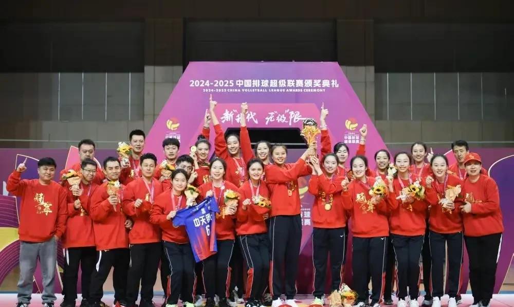 【不要相互贬损，要尊重结果】
这两天，都过去了三四个月的联赛，又被炒起来了，争执