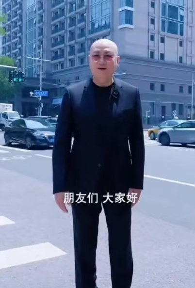 “唐僧”迟重瑞也出来卖房了？

最近有网友发现72岁的迟重瑞也开始抛头露面了！