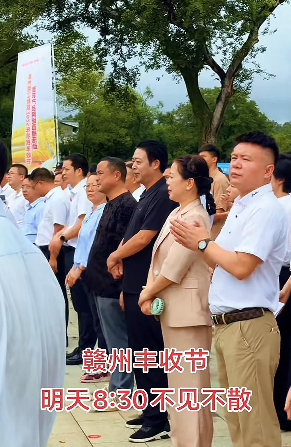 明天许姚要在小号助农直播了！
双方各执一词，支持他们的就说牛肉事件不存在，跟他们