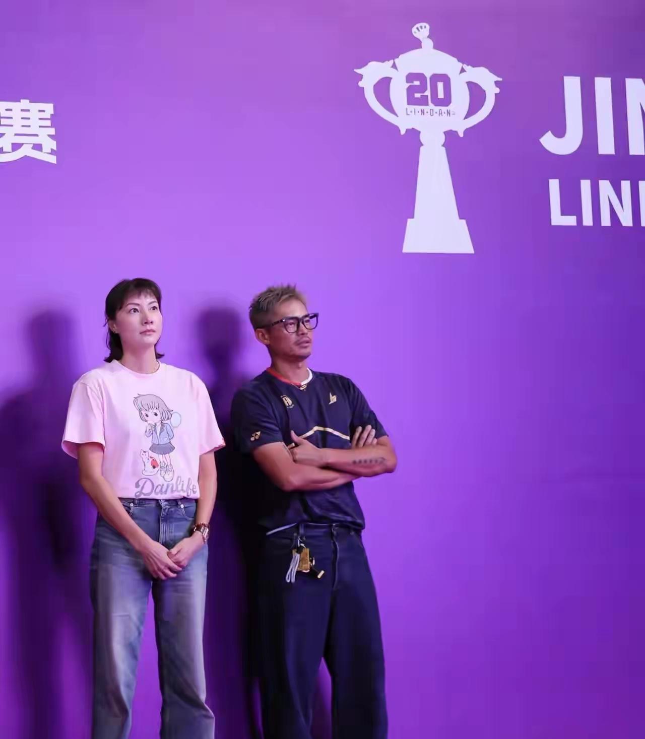 这个世界真的是只有和好，没有如初。
昔日林丹与谢杏芳这对网坛伉俪，感情好的羡煞旁