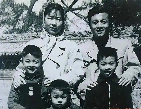 你能想象吗？银幕上那个演绎无数苦情角色的“苦情戏女王”田华，生活里竟也有这般幸福