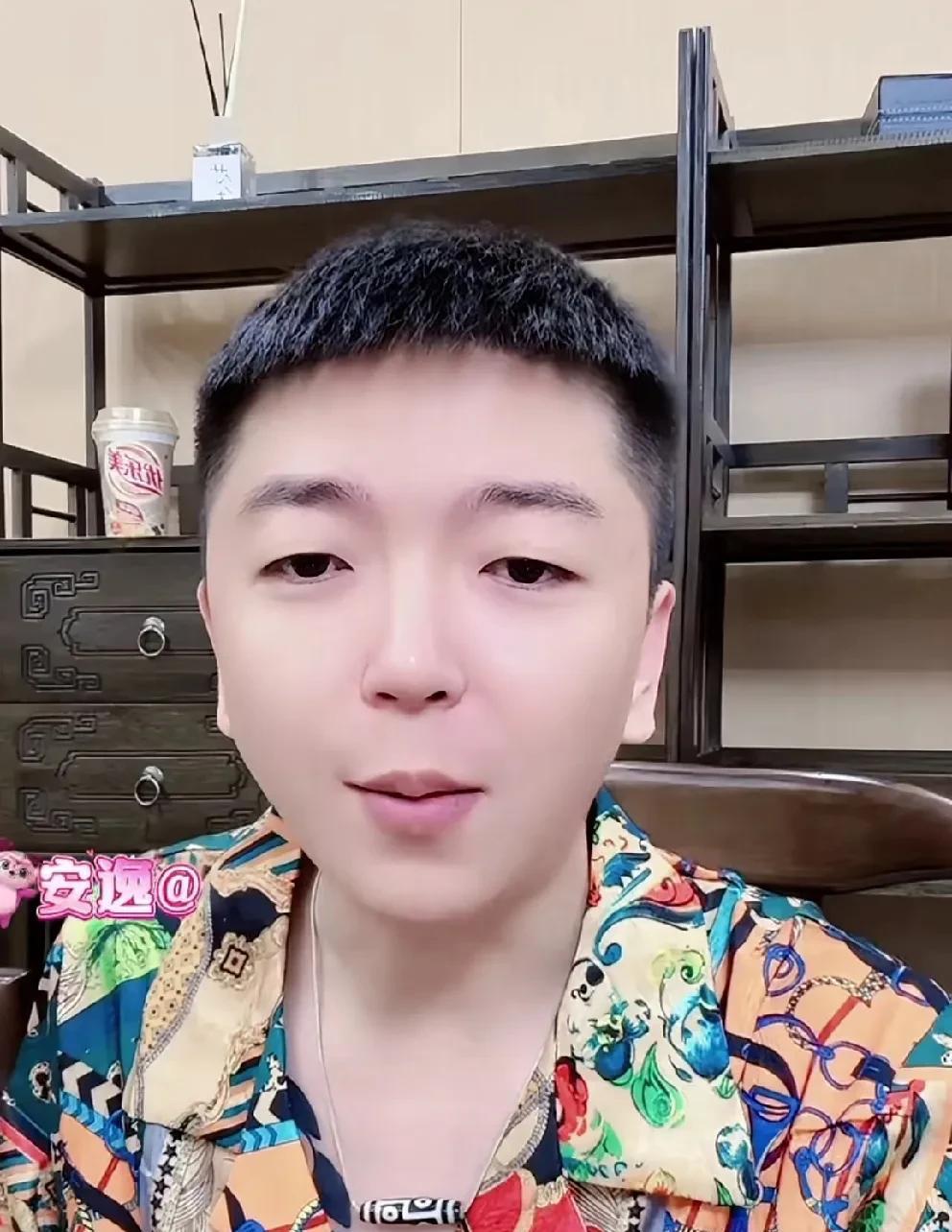 王某人自述从小家穷规矩多，当下就害怕兜里没钱！
            王某人感