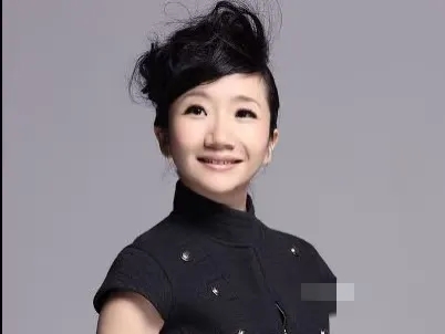 具俊晔很奇怪！他什么时候和陶晶莹关系这么好。

大S生前和陶晶莹的关系也只是一般
