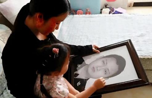 烈士子女高考加20分”，最近却遭到一些家长的强烈反对：“为什么要给烈士的孩子加分