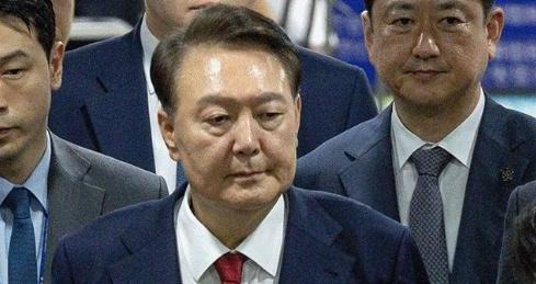 尹锡悦又进去了，这回要蹲大牢？











尹锡悦又被抓了！这消息简直