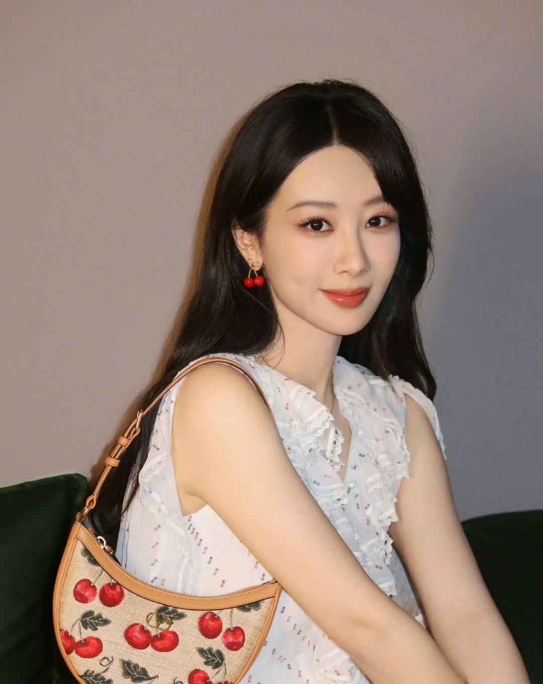 王晶太敢说了，
杨紫不是天赋型，
能有如今的观众缘，全靠踏实打磨。

内娱真