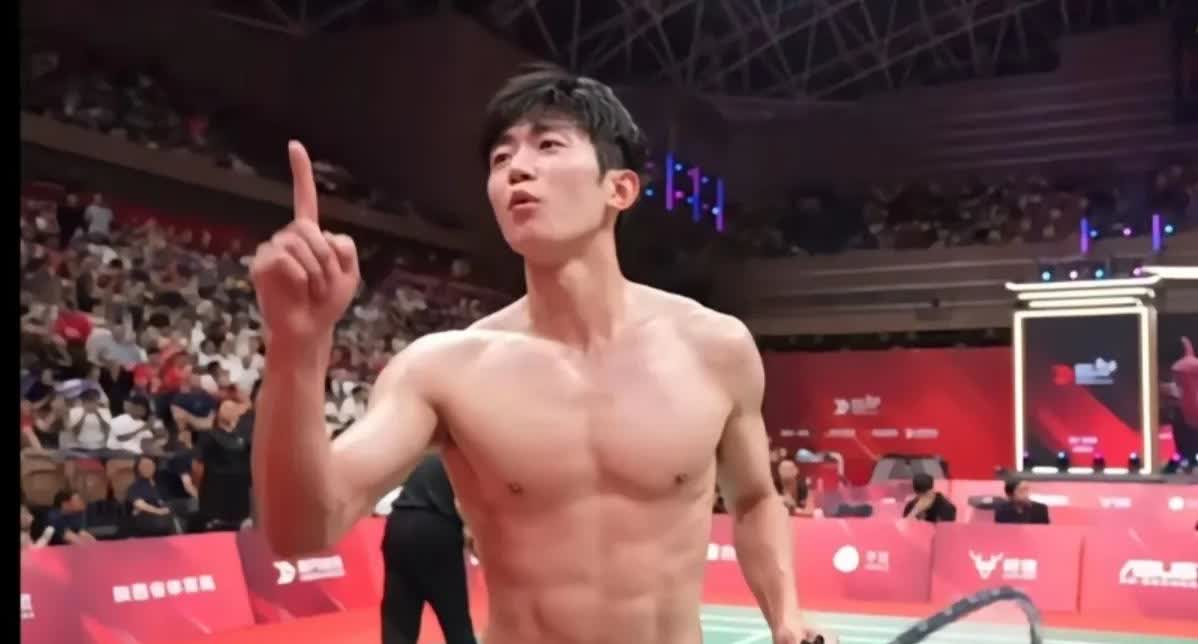 体育精神不分国界
欣赏一个人的心美也是
赞美一个人的帅更是
他是韩国羽毛球