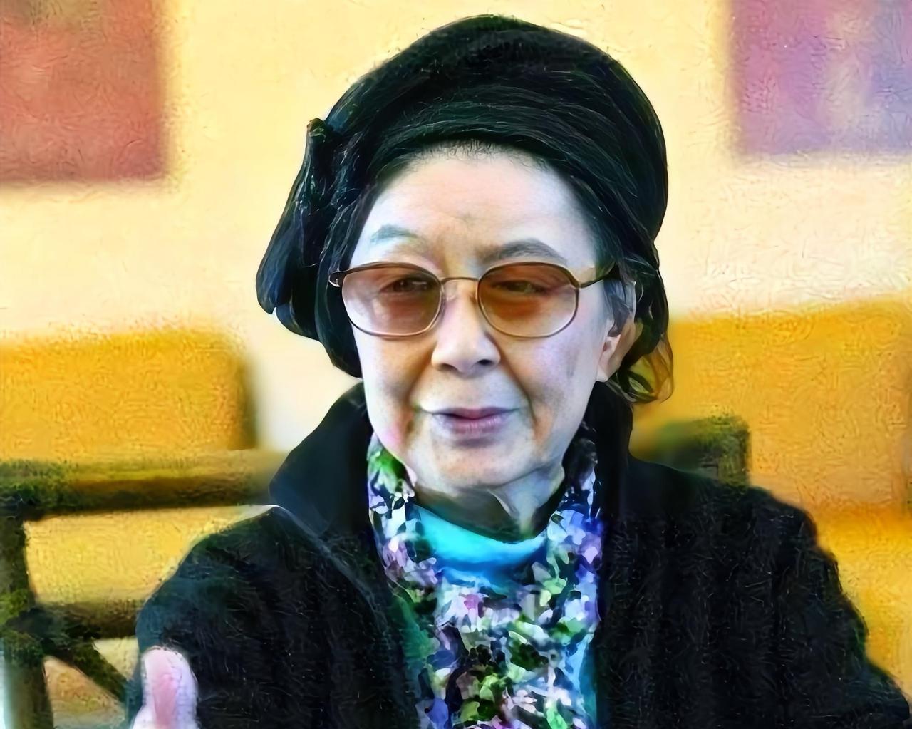 孙中山长孙女孙穗瑛去世了
不是因为疾病
更不是因为贫穷
而是自然规律的岁月带走了