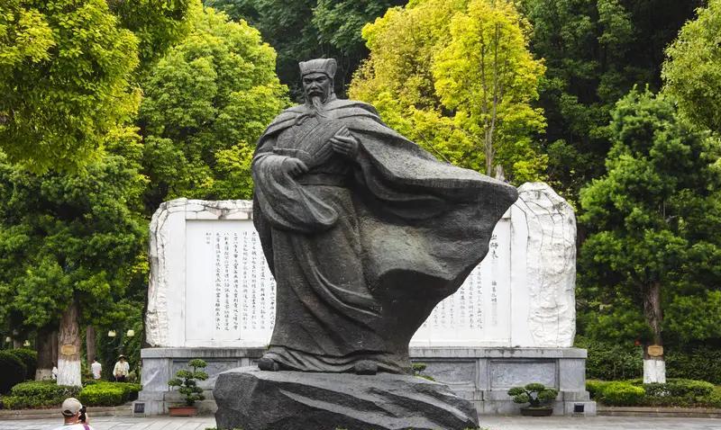 马谡之死大反转：诸葛亮根本没挥泪斩他！
《三国演义》经典桥段翻车了！正史《三国志