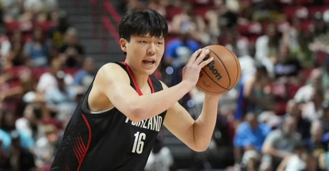 杨瀚森夏联三场比赛至少少了5次助攻！
夏联队友水平确实差了一些，浪费了很多杨瀚森