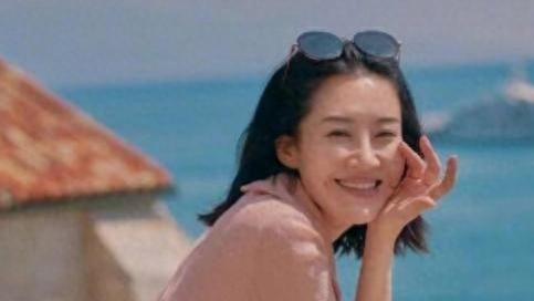 挑战家族期待，55岁的许晴活出了怎样的自我？