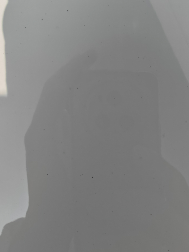 新车极地白车漆有黑点黄点
昨天4儿子店提的速腾，极地白车身漆有小黄点小黑点，销售